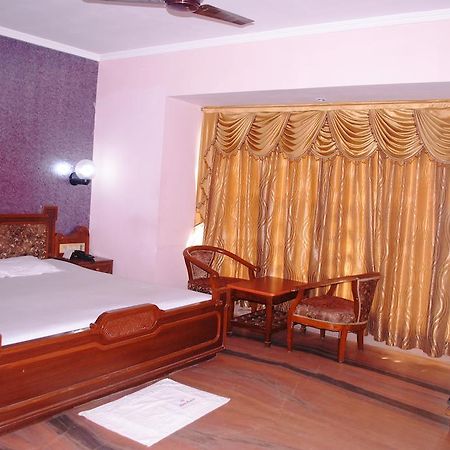 Hotel Padma Puri Zewnętrze zdjęcie